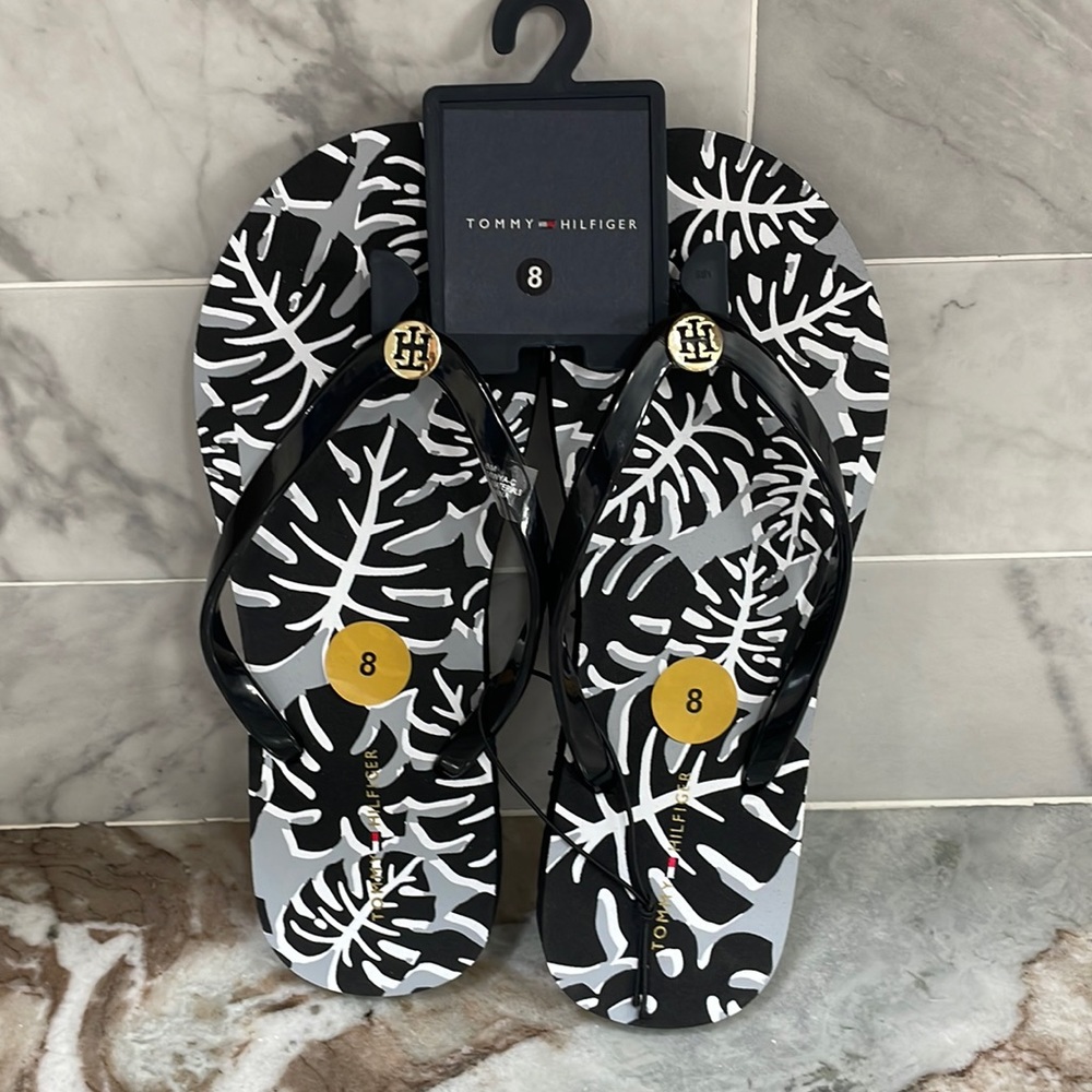 NWT Tommy Hilfiger Tropical Leaves Lightweight Flip Flop Thong Sandals Logo Sz 8